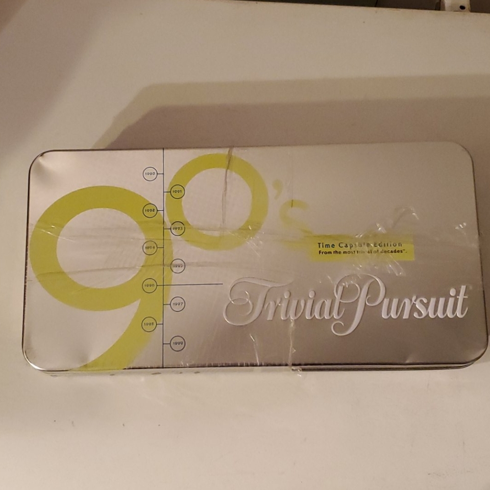 NEW Trivial Pursuit 90's